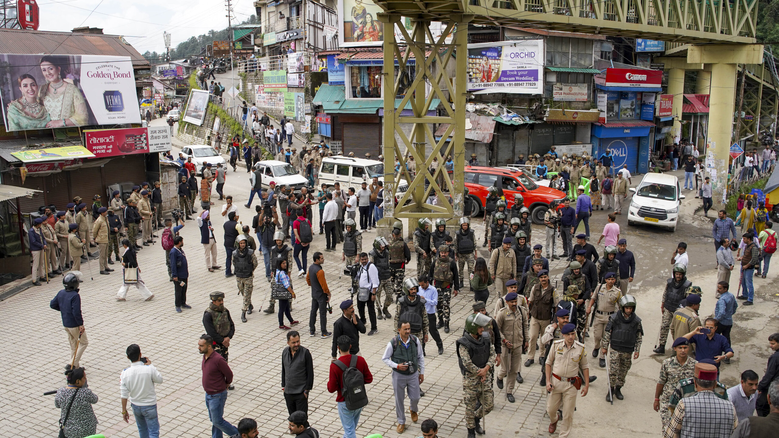 Shimla mosque dispute: Protestors break barricades, clash with police