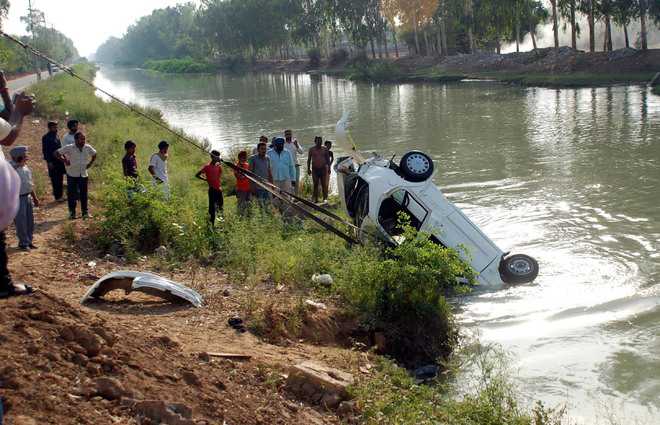 7 dead as car falls into canal in Haryana