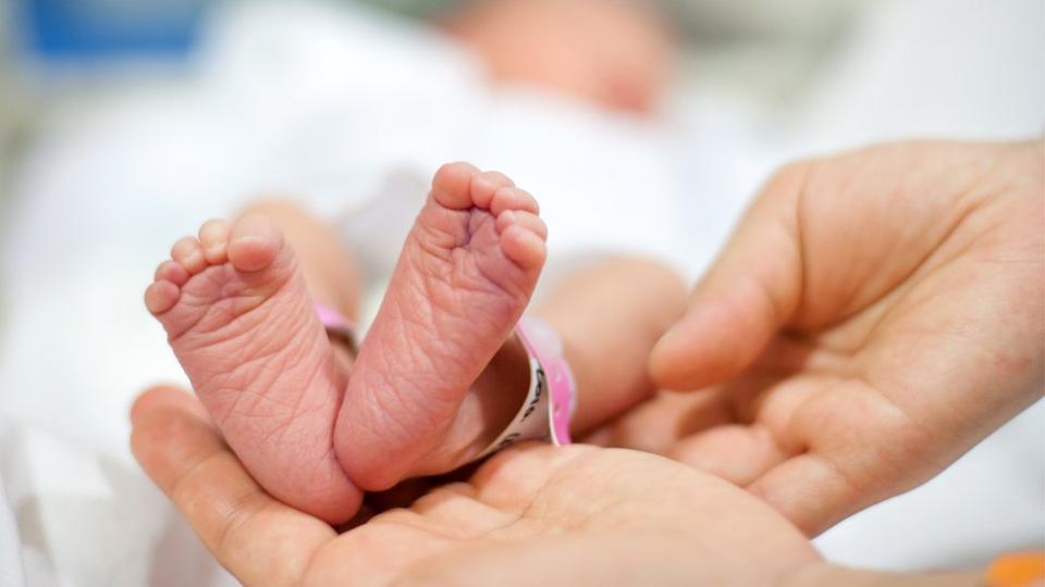 couplebookedforgiving‘abnormal’newborngirltotransgenderinmaharashtra