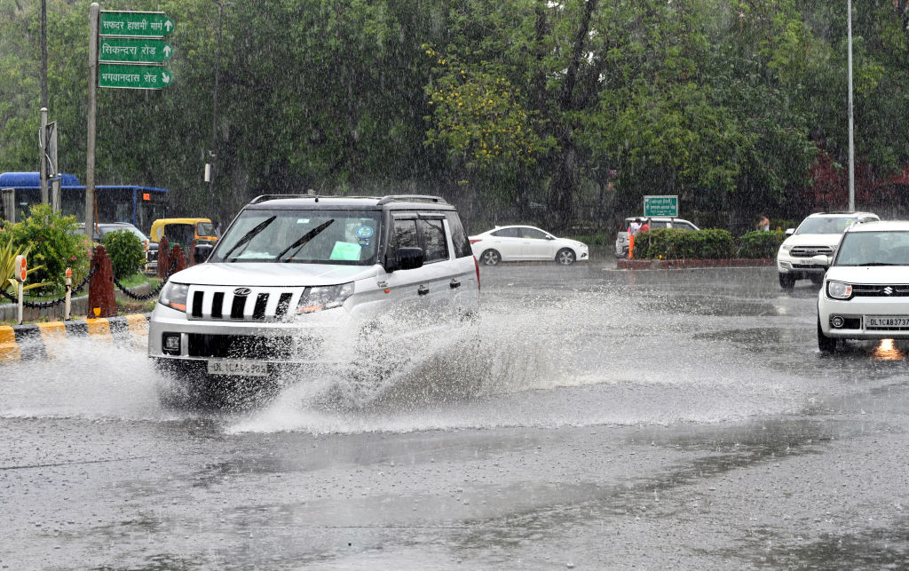 IMD forecasts very heavy to extremely heavy rainfall at isolated places over coastal Tamil Nadu