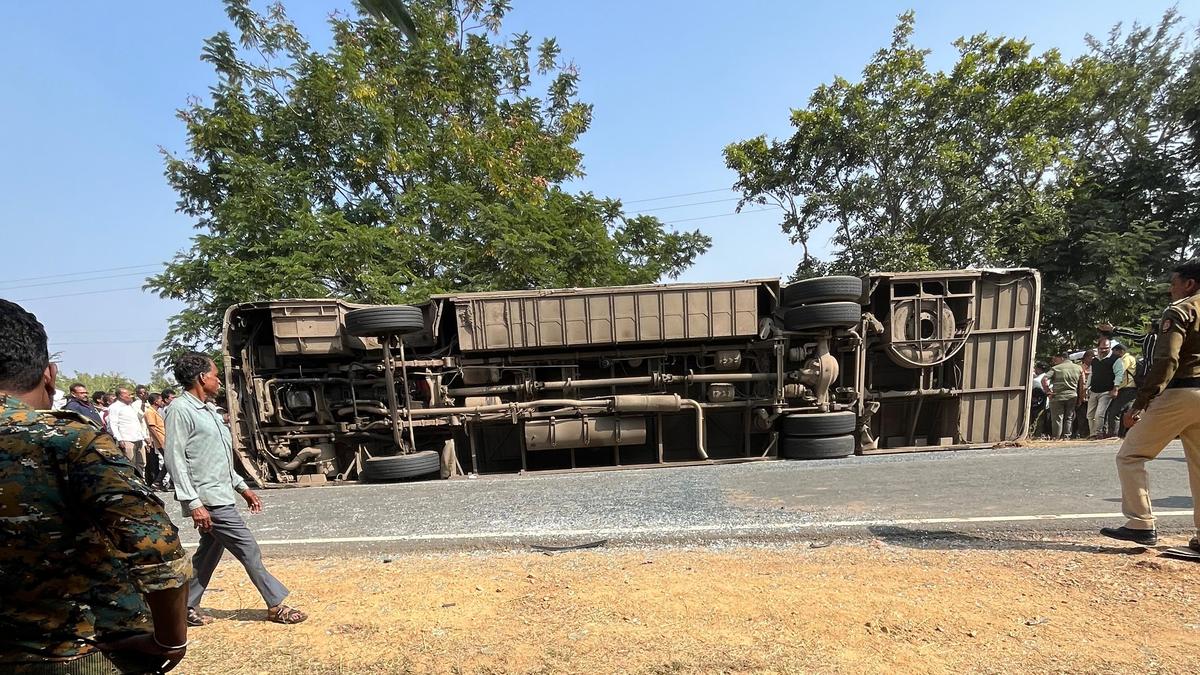 9 dead after bus overturns in Maharashtra