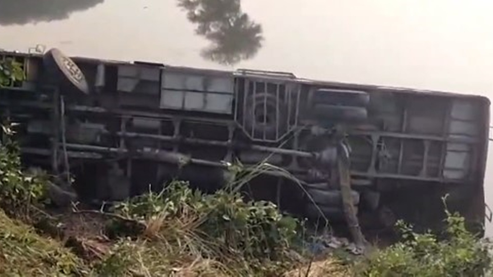 Private Bus carrying Bihar police personnel falls into ditch, 29 injured