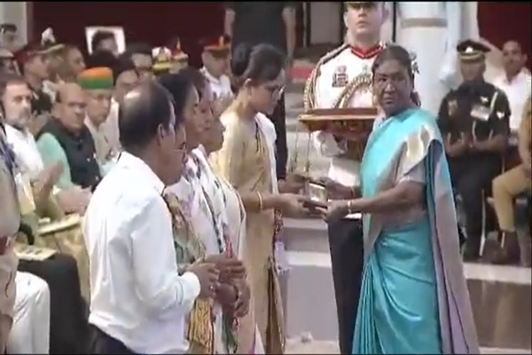 President Droupadi Murmu Gives Away Gallantry Awards To Defence And Police Personnel At Rashtrapati Bhavan