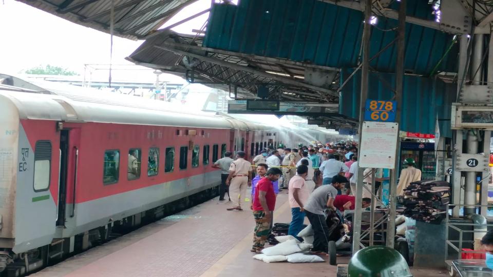 Korba-Visakhapatnam Express catch fire, passengers safe