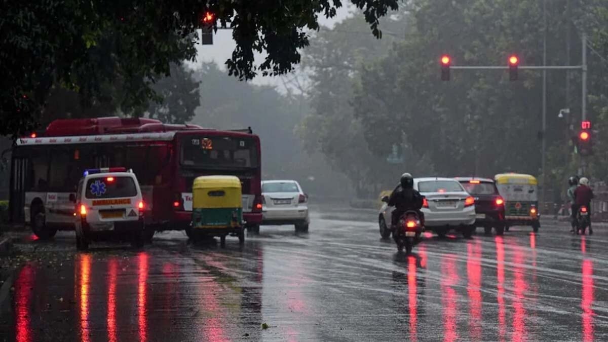 Light to moderate rainfall brings chill to Delhi-NCR