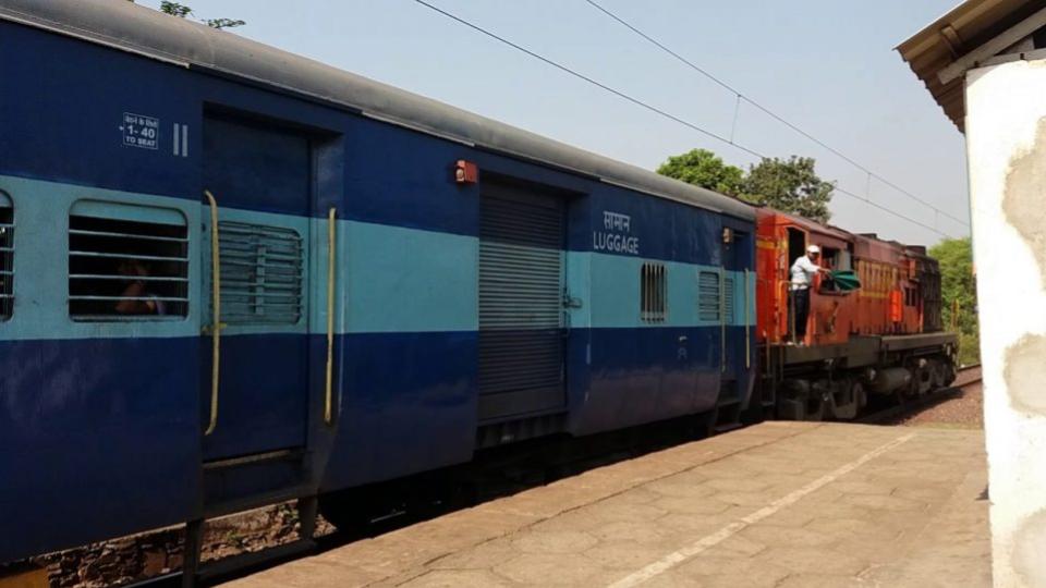 Girl student dies while taking selfie on Puri-Barbil Express train