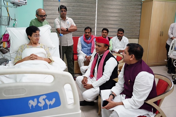Akhilesh Yadav Visits Lok Nayak Hospital, Meets Delhi Water Minister Atishi