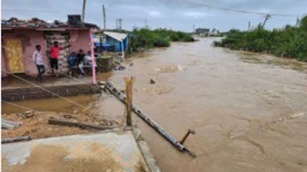 Central govt team visits flood-affected districts in Gujarat to survey damage