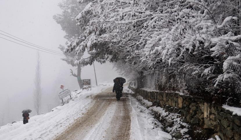 IMD forecasts scattered rainfall, snowfall over Western Himalayas