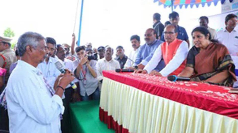 Shivraj Singh Chouhan assures support to AP flood-affected farmers