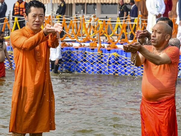 Bhutan King visits Maha Kumbh, accompanied by Yogi Adityanath to take holy dip