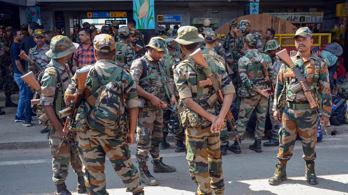 Encounter breaks out between security personnel and Naxalites in Chhattisgarh