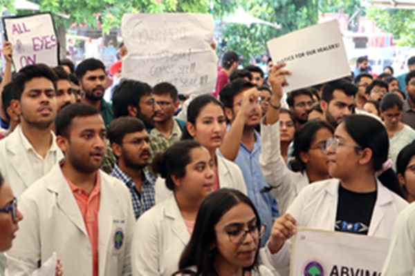 West Bengal: Junior doctors fail to reach any agreement with state government