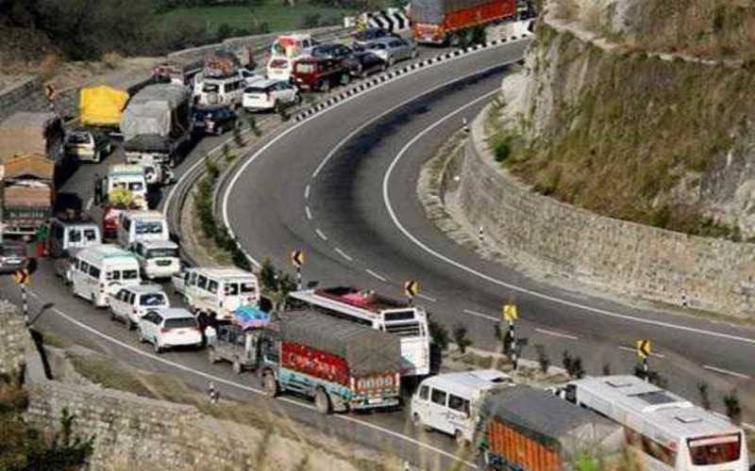 Traffic resumes on Jammu-Srinagar highway after night-long suspension