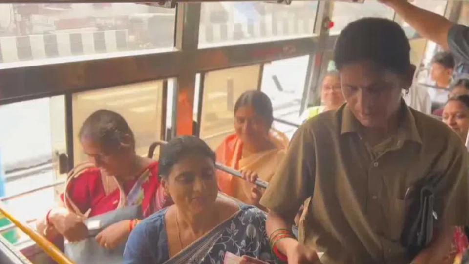 YS Sharmila travels in bus, reminds CM Naidu of poll promise