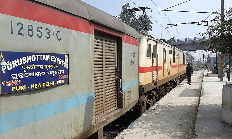 Purushottam Express halted for 3 hrs over presence of ‘terrorists’ on train