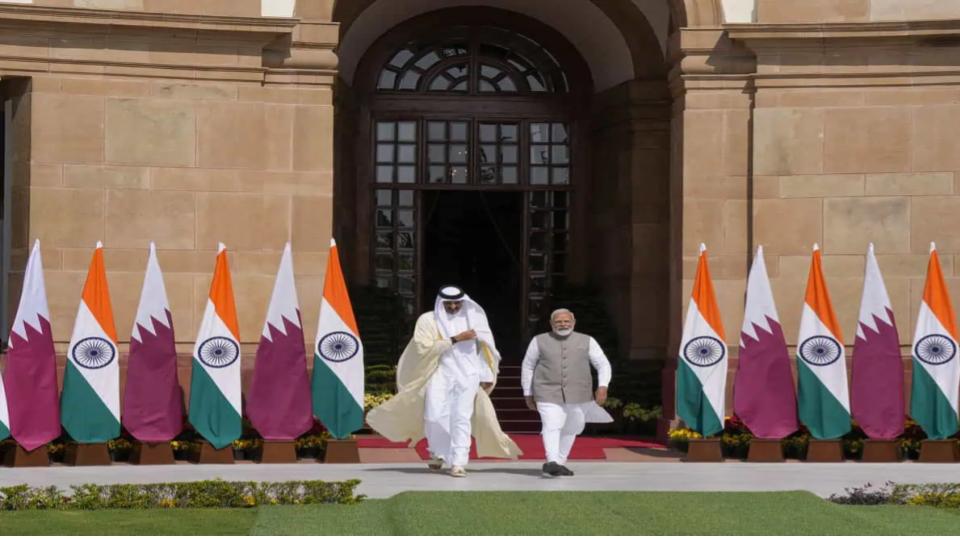 PM Modi welcomes Amir of Qatar at Hyderabad House