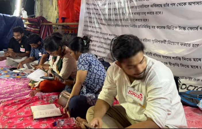 West Bengal: 6 Junior Doctors Begin Hunger Strike