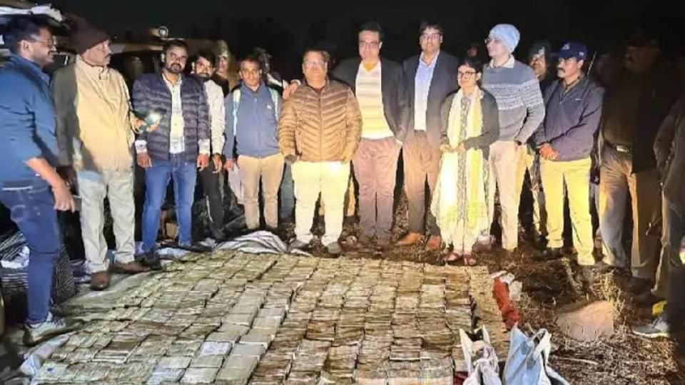 Gold, cash worth Rs 52 cr found in abandoned SUV in Bhopal