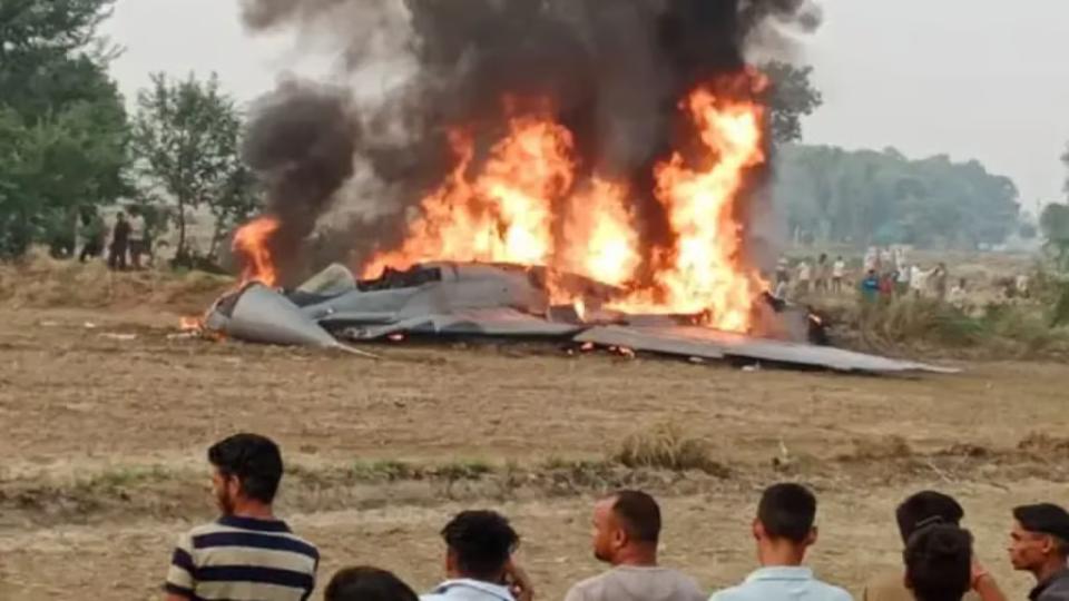 MiG-29 fighter jet crashes near Agra, no casualties