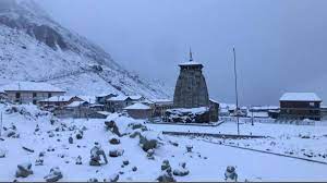 Uttarakhand experiences season’s first snowfall