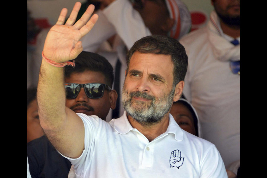 Rahul meets party workers in Rae Bareli, asks them to gear up for 2027 UP polls