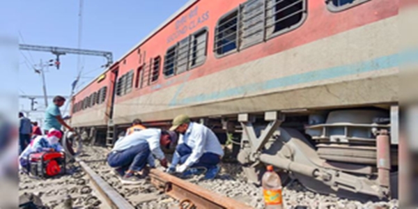 sabarmatiexpresstrainderailsinkanpur