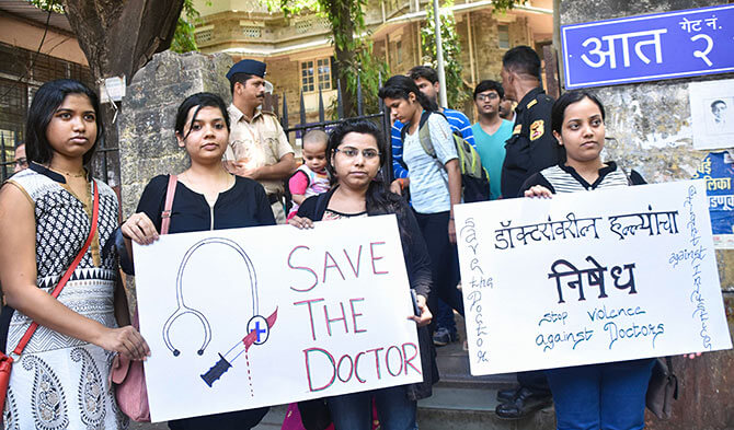 RG Kar protest: Junior doctors demand health secretary