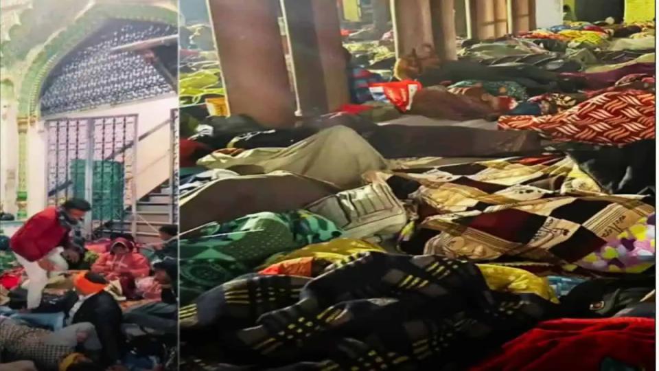 Mosques, imambaras shelter 26K stranded pilgrims after stampede in Mahakumbh