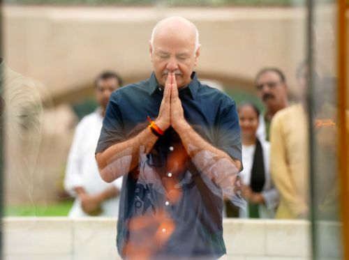 Sisodia pays tribute to Mahatma Gandhi at Rajghat memorial