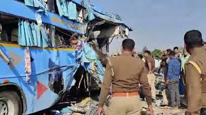 8dead18injuredinroadaccidentonagralucknowexpressway