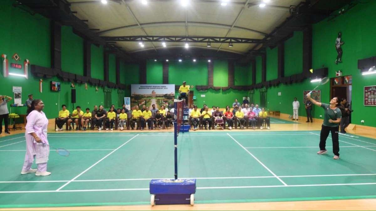 presidentdroupadimurmuplaysbadmintonwithsainanehwalatrashtrapatibhavan