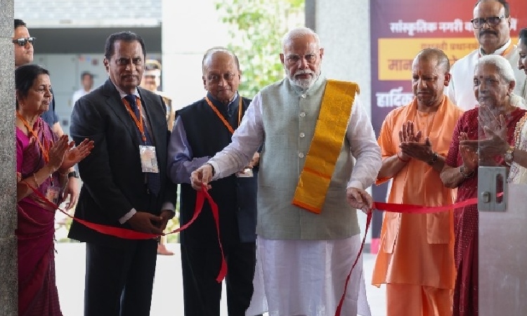 PM Modi Inaugurates development Projects in Varanasi