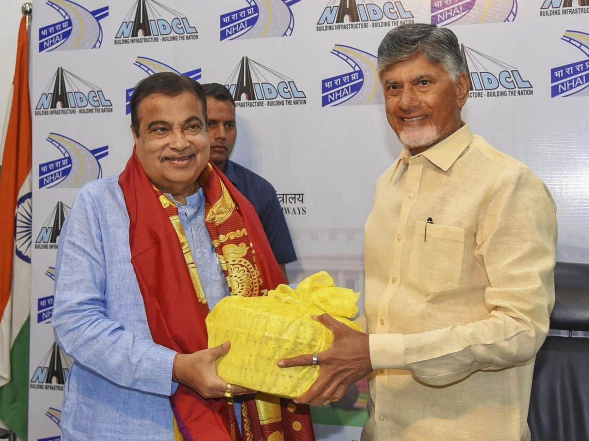 Andhra Pradesh CM N. Chandrababu Naidu holds high-level discussions with Union Ministers