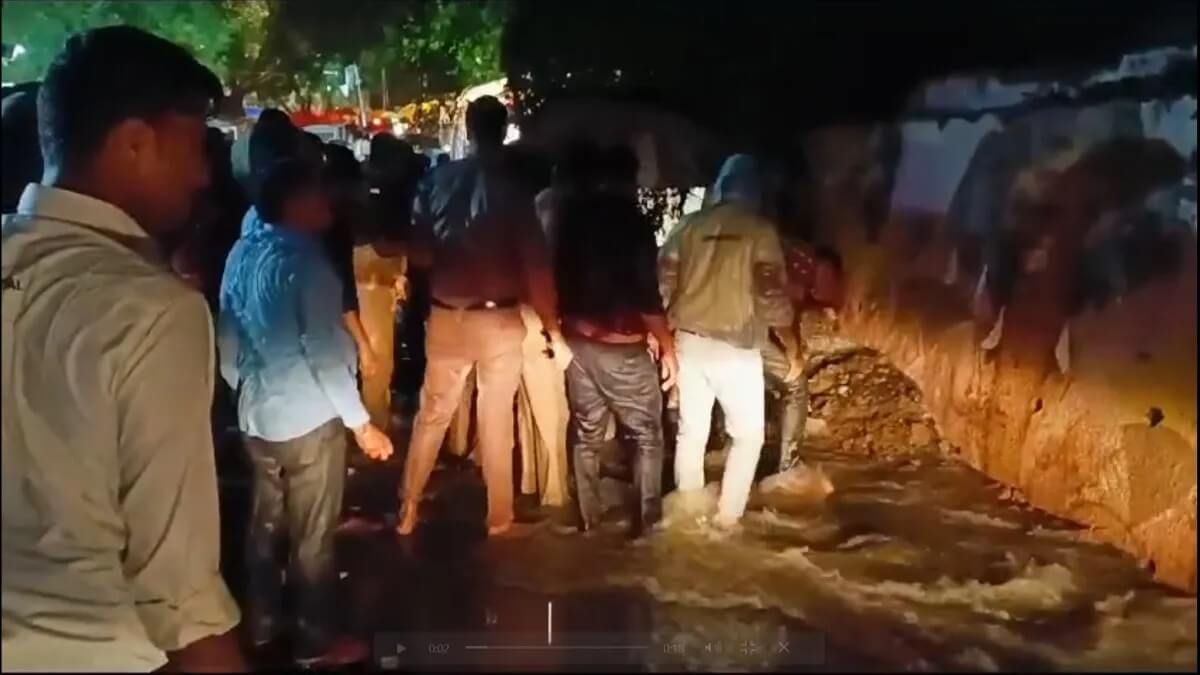 Two dead, several feared trapped as wall near Ujjain