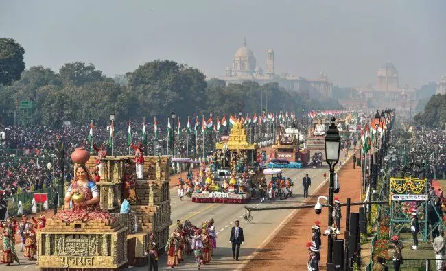 Thirty-One tableaux showcasing the theme of Swarnim Bharat: Virasat aur Vikas