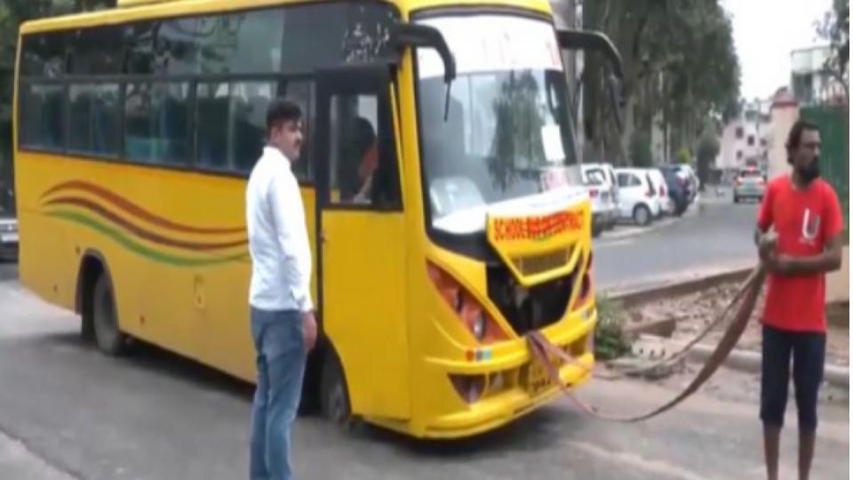 School Bus Stranded in Pothole Amidst Gujarat