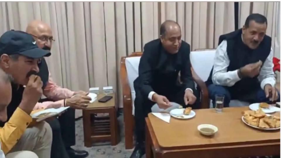 BJP leaders host samosa party to mock Himachal CM