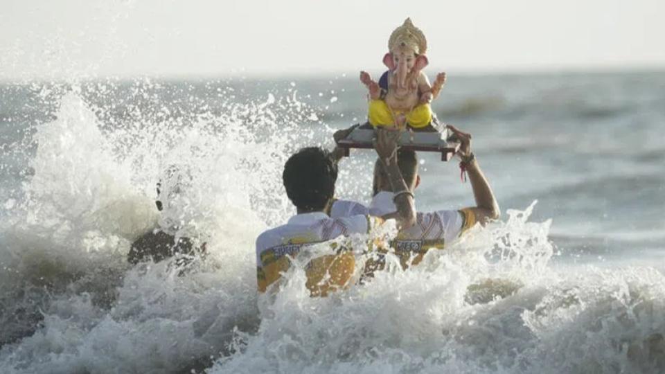 2 groups clash during Ganesh idol procession in Karnataka, 52 held