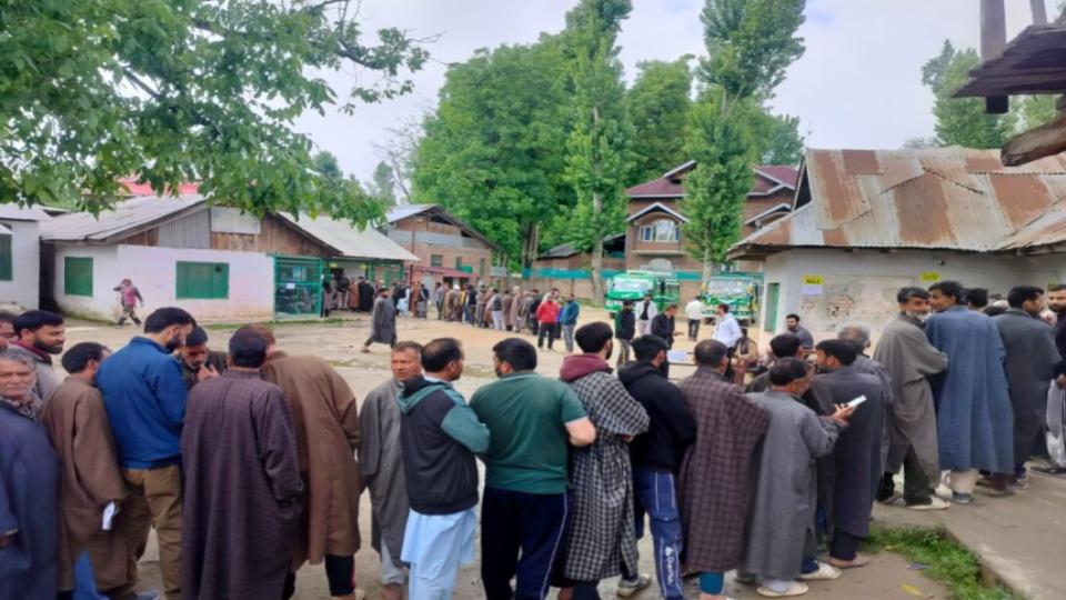 54 pc voter turn out till 5pm in second phase of polling in J-K