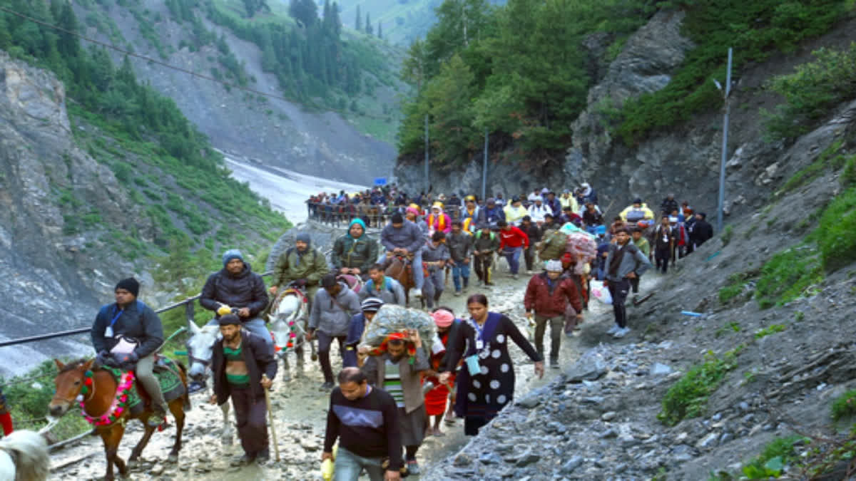 amarnathyatra:24879performdarshanover2lakhvisitholycaveinlast10days