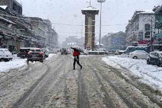 Weather expected to remain cloudy with dry conditions in J&K expected until Jan 10