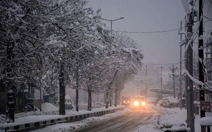 2-way traffic restored on Jammu-Srinagar NH44 after heavy snowfall