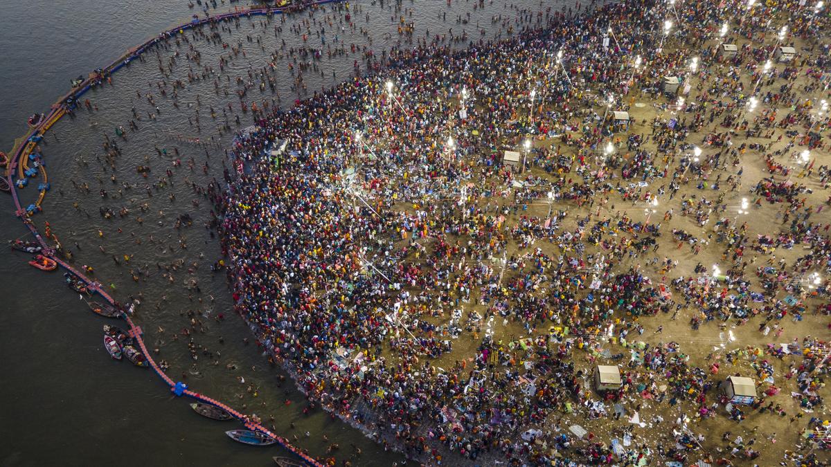 Magh Purnima Snan of Mahakumbh underway in Prayagraj