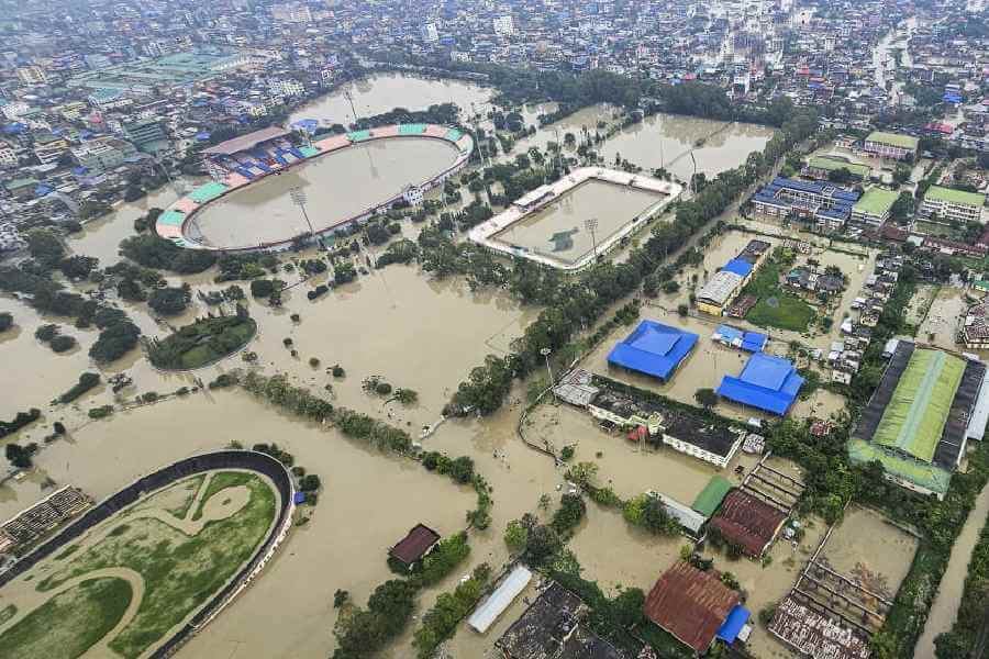 cycloneremal:centreannouncers2lakhcompensationforvictimsinnortheastbengal