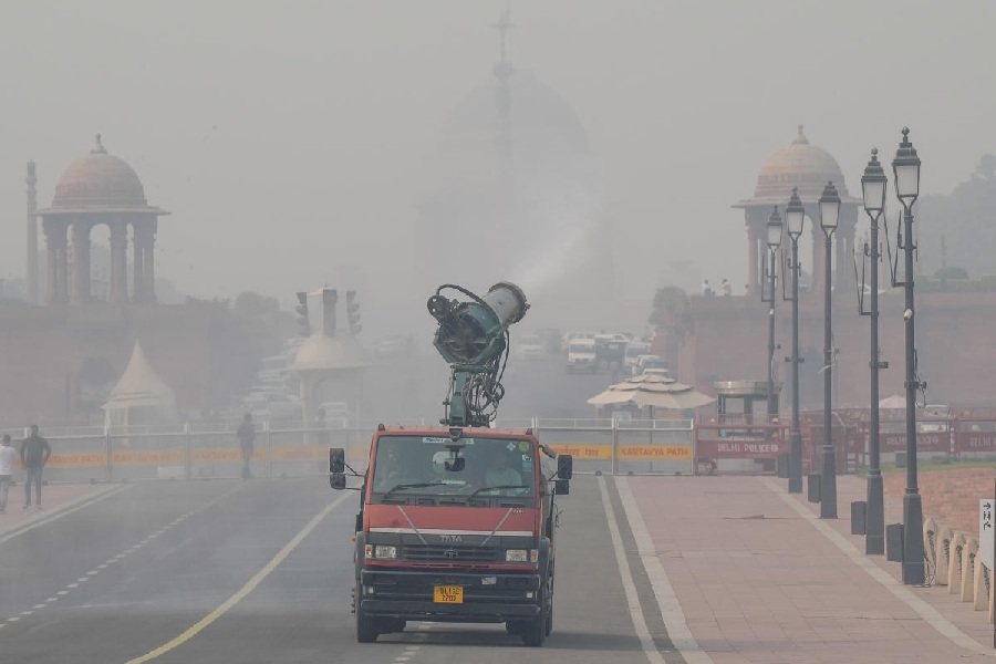 Delhi’s air quality remains in severe category with average AQI of 401