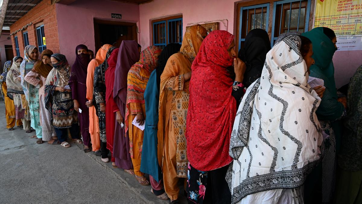 J-K witnesses brisk polling in initial hours