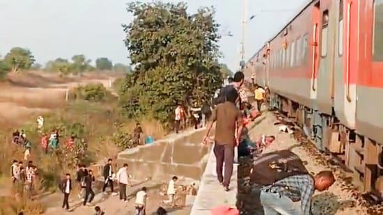 Train accident in Jalgaon: 5 dead identified, multiple trains delayed