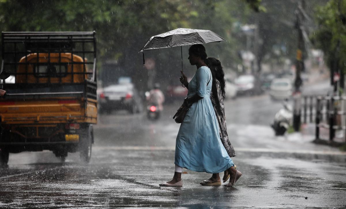 IMD predicts heavy rainfall in Southern states, dense fog in Himachal