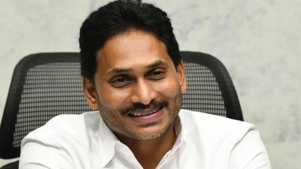 YSRCP marks formation day,Jagan vows to fight for people’s rights